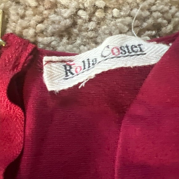 Elegant Burgundy Sleeveless Dress - Picture 2 of 3